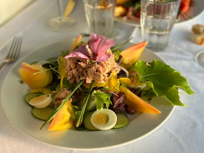 Assiette de cuisine méditerranéenne, restaurant Gorbio